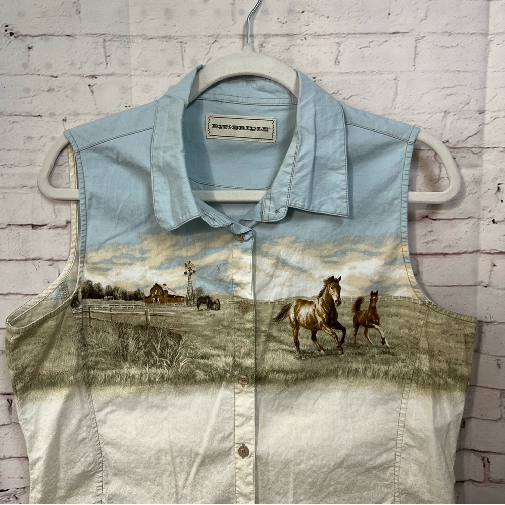 Bit & Bridle Women Size Large Sleeveless Western Button Shirt Horses Barn Scene - Picture 9 of 12